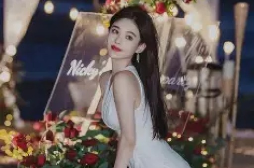 赵露思换头像“别装了”吃瓜网友都在问她在怼谁